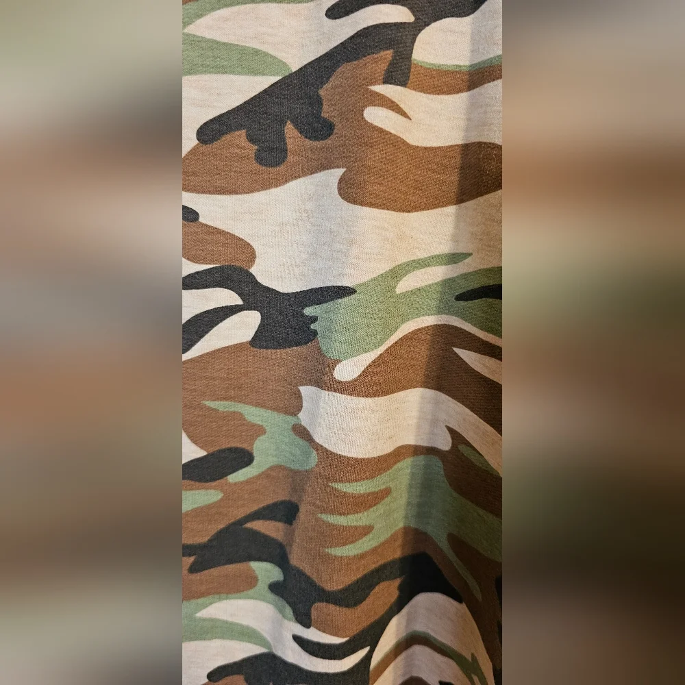 Sewn Together Camoflauge Women's Short Sleeve Shirt XL - Picture 5 of 5